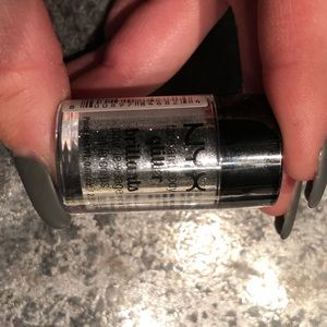 NYX Face and Body Glitter-Silver